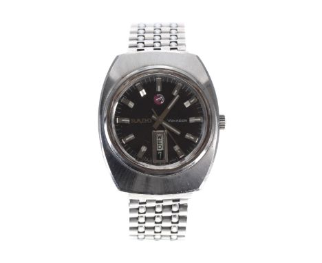 Rado Voyager automatic stainless steel gentleman's wristwatch, the grey dial with baton markers, sweep centre seconds and day