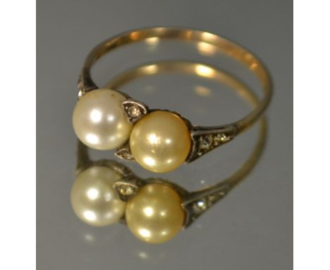 A 9ct gold pearl set ring