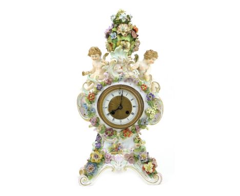 Carl Thieme Potschappel porcelain mantel clock, late 19th Century, Rococo style case surmounted with a vase of flowers flanke