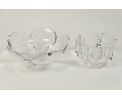 Orrefors flowerhead clear glass bowl, 23cm; also an Orrefors clear glass candle stand bowl, 14cm diameter (2)