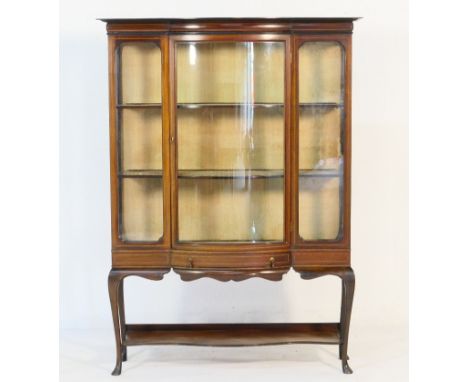 Edwardian mahogany and inlaid bowfront display cabinet, having a bowed central door flanked by glazed panels, the interior wi