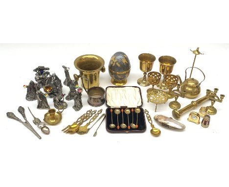 A 19th century mother of pearl purse, L12cm, a silver plated teaspoon with figural handle modelled as a scorpion, cased set o