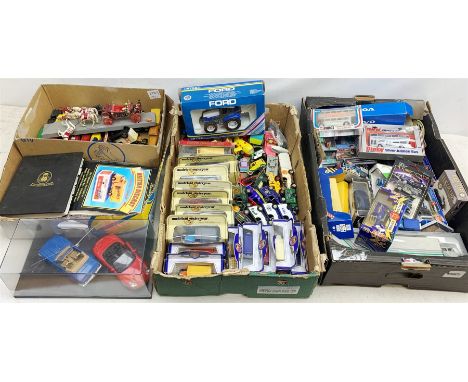 Collection of die cast models including a Ertil 1/32 Ford TW5 Tractor, Matchbox, Models of Yesteryear and other vehicles in f