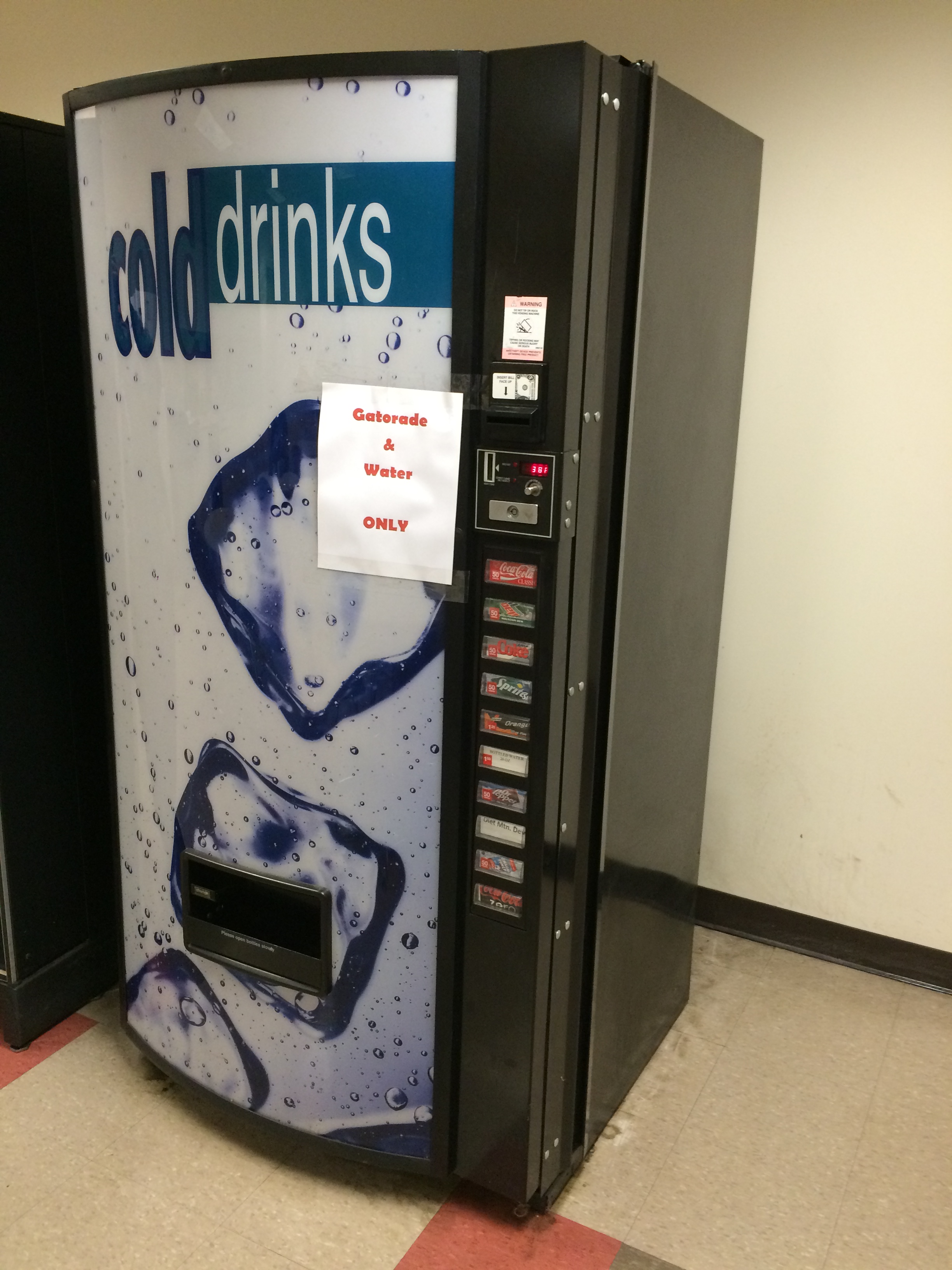 Lot 31 - ROYAL VENDORS COLD DRINK VENDING MACHINE, RVCDE-650-10