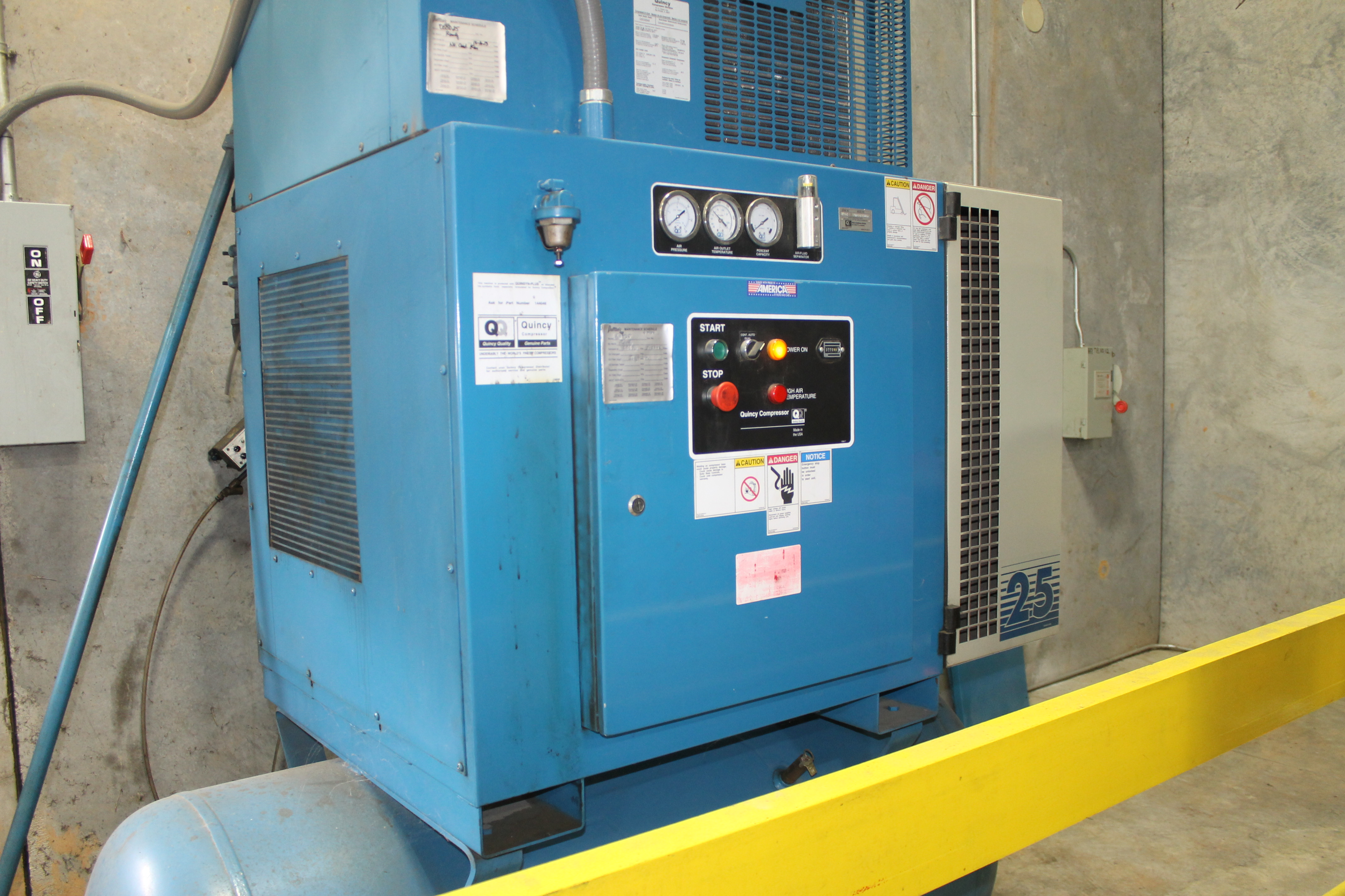 QUINCY 25 HP AIR COMPRESSOR WITH DRYER COMPRESSOR MODEL QMT25ACA31SG