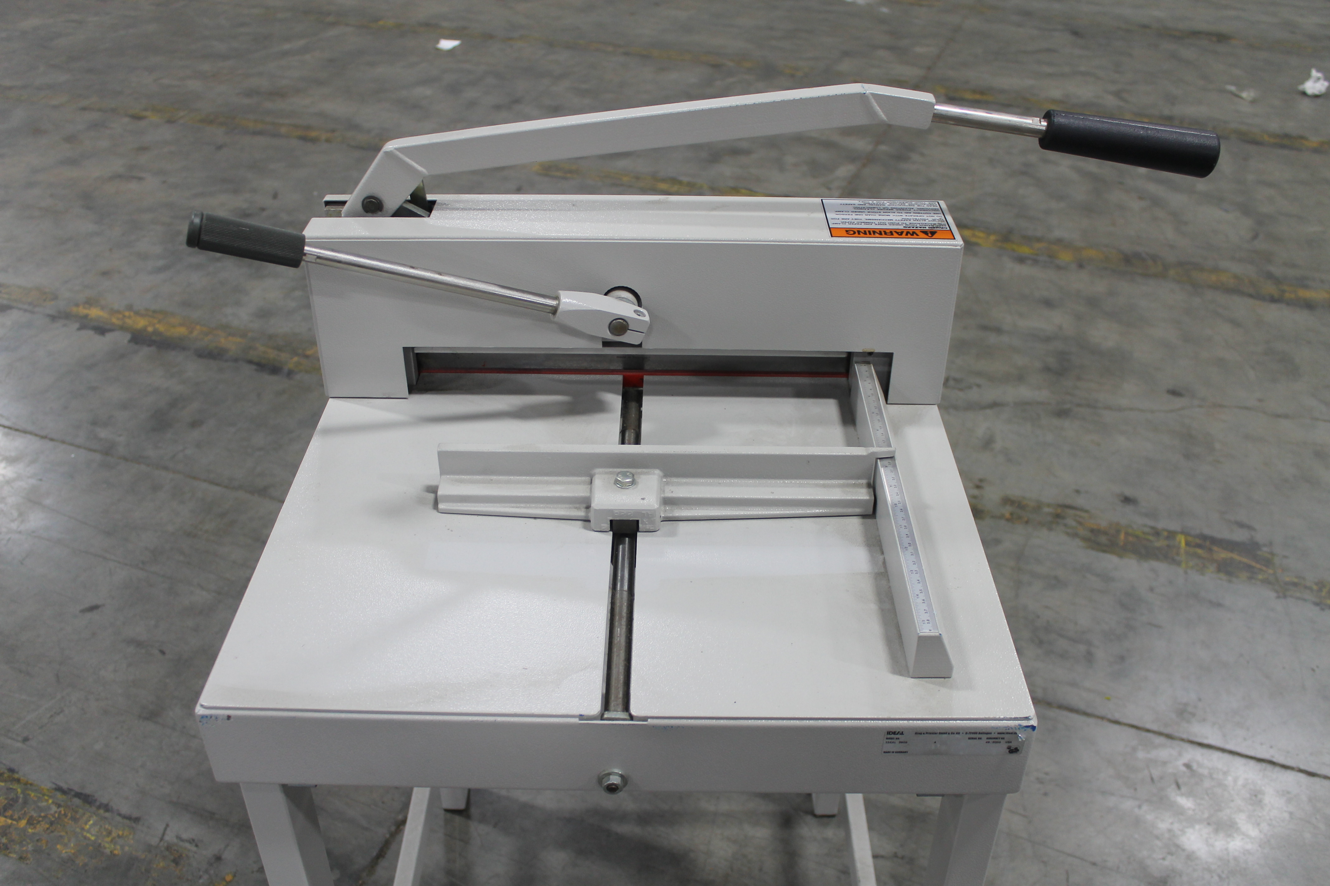 IDEAL MODEL NO 3905 MANUAL GUILLOTINES CUTTER