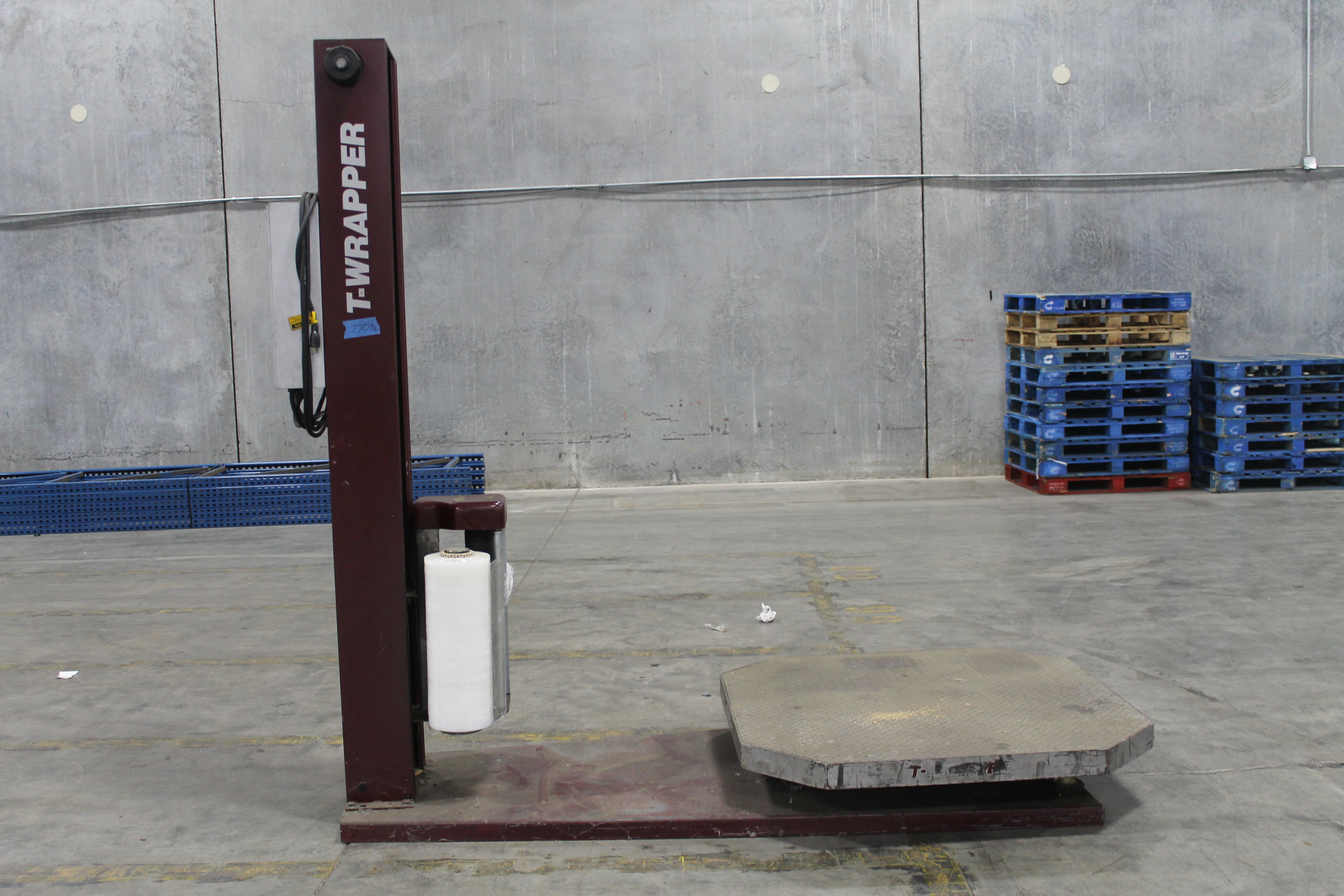 Lot 104 - LANTECH T-WRAPPER ROLLER STRETCH PALLET WRAPPER,