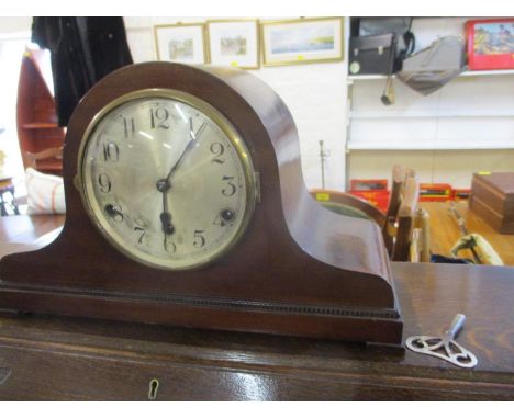 A 1930s/1940s mahogany cased mantel clock with key 