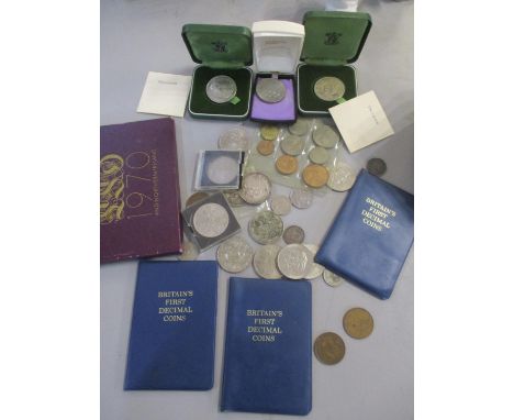 Mixed cased and loose coins to include cased Britain's first decimal coins, crowns and others 