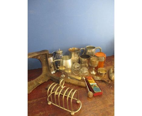 Mixed vintage items to include tankards, cut throat razors, a Victorian iron and a shoe last 