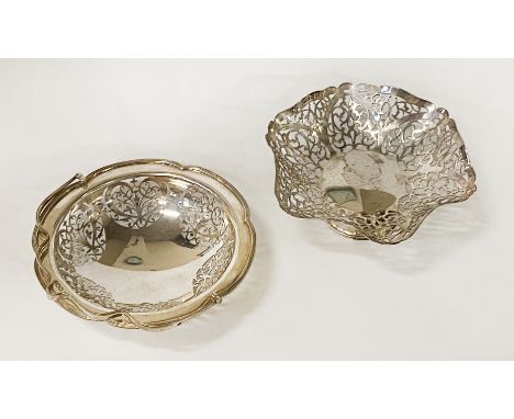 TWO HM SILVER PIERCED &amp; RAISED DISHES - APPROX 6'' DIAMETER &amp; APPROX 8 OZ (IMP) 240 GRAMS