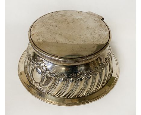 HM SILVER INKWELL BY LAMBERT COVENTRY ST, LONDON - 22 OZS APPROX 7.5CMS (H) APPROX