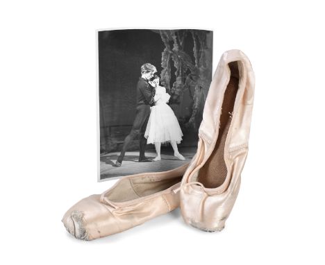 FONTEYN (MARGOT)A pair of pink satin ballet pointe shoes worn by Margot Fonteyn,  made by Frederick Freed of London, each sol