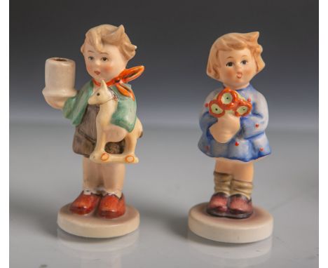   Knabe mit Pferd und Mädchen mit Blumenstrauß (Hummelfigur und in Hummelart) aus Keramik  (Mädchenfigur von Goebel, Unterbod