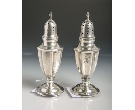   Salz- und Pfefferstreuer aus 925 Sterling Silber (Unterbodenpunzierung unbekannter  Hersteller, Sterling, wohl 19./20. Jahr