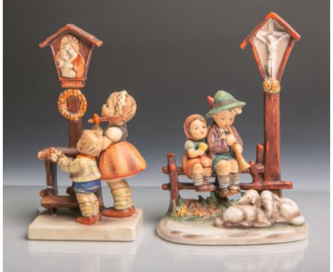   Zwei Figurinengruppen (Hummel) aus Keramik/Porzellan von Goebel (blaue Unterbodenmarke),  bestehend aus: 1x Brüderchen und 