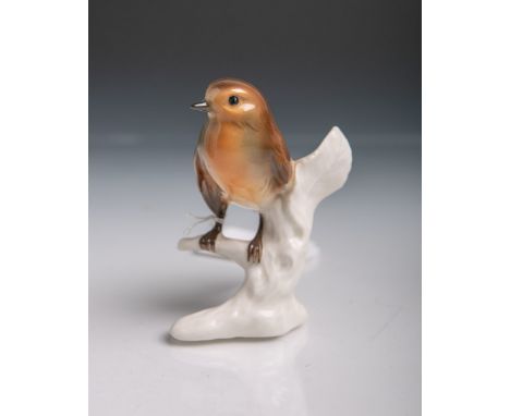   Kl. Porzellanfigur "Rotkehlchen" (Goebel, blaue Unterbodenmarke), polychrome Fassung,  1962, bez., H. ca. 9,5 cm. Keine Bes