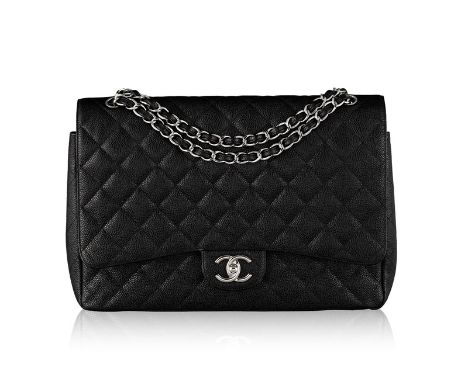 Chanel, sac Maxi Classic Timeless en cuir caviar noir, double rabat, bouclerie couleur argent, carte d'authenticité, housse, 