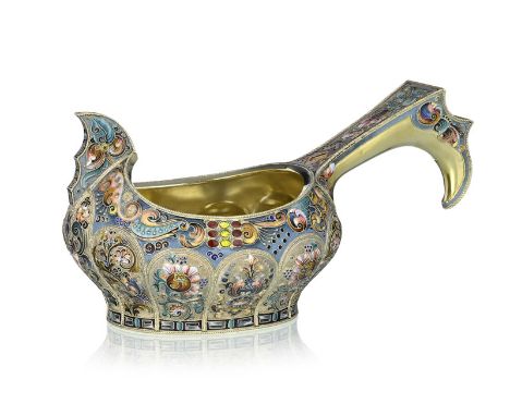 Kovsh en vermeil et émail cloisonné dans le goût art nouveau, poinçon du 11ème artel, Moscou, début XXe s., au décor de fleur