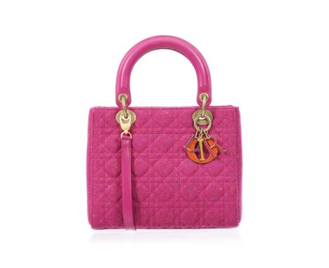 Christian Dior, sac Lady Dior en cuir rose et tweed de laine rose matelassé cannage, charmes D.I.O.R. émaillées multicolores,