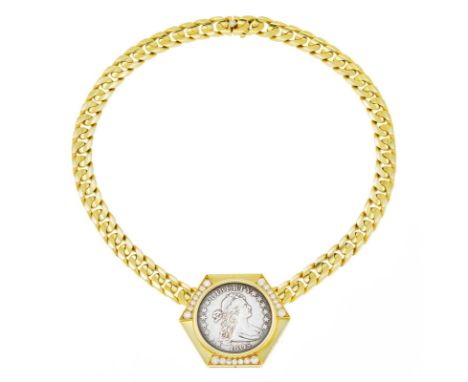 Bulgari, Monete, collier or 750 à maille gourmette limée centrant un élément hexagonal orné d'une pièce de 50 centimes USD en