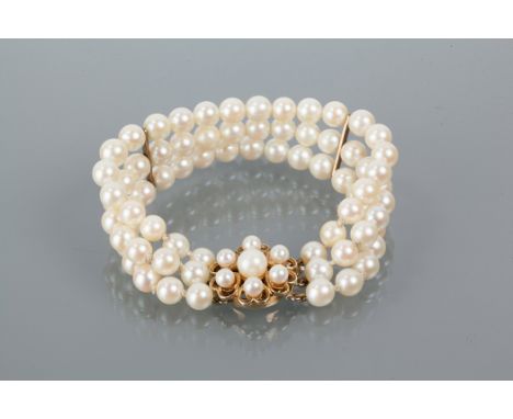 TRIPLE STRAND PEARL BRACELET
set with spherical pearls measuring approximately 6.26mm diameter, with an unmarked pearl set cl