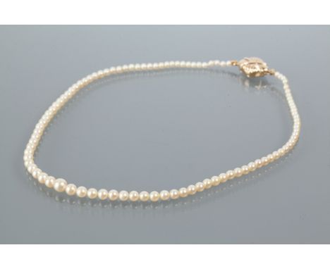 GRADUATED PEARL NECKLACE
with spherical pearls, the largest pearl approximately 7mm diameter, the smallest pearl approximatel
