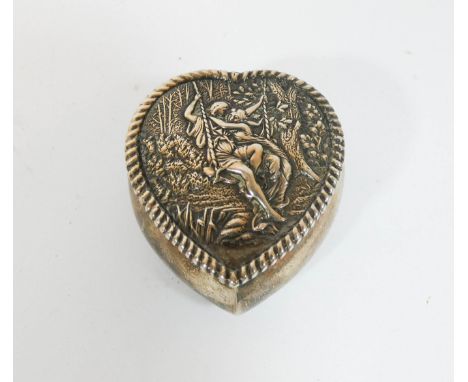 1920's hallmarked silver heart shaped trinket box with gilded interior, Birmingham hallmarks 1924, approx 5.5cms long  