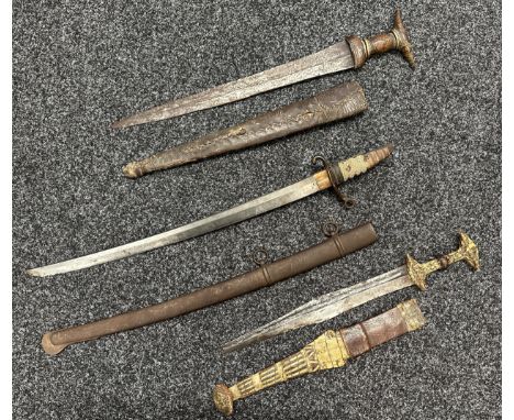 Japanese Sword with single edged blade 497mm in length, poor condition with many chips out of the cutting edge, signed tang. 