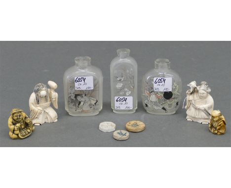 KonvolutAsiatika, 4 Netsuke, Bein, 3 Snuffbottles, Glas (Stöpsel fehlen), 3 kleine Medaillons, Keramik, um 1900 und später, v