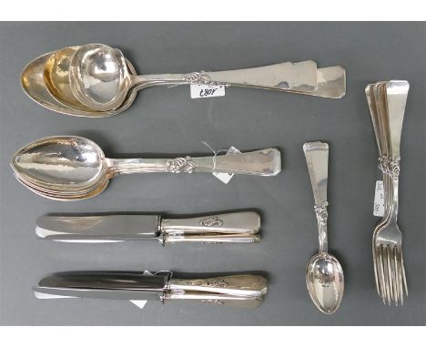 Besteck, Art Deco Silber, punziert, Dänemark, Fritz Heimbürger, Reliefdekor, 6 Messer, 5 Gabeln, 6 Löffel, 6 Kaffeelöffel, 3 