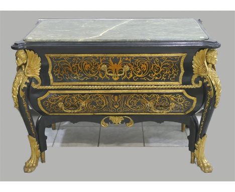 Salonkommode Boulle-Art, sehr aufwendiger Messingdekor, zweischübig, allseitige Messingintarsien, Marmorplatte, Ecken mit gef