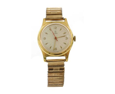 A gentlemen's gold plated Tudor mechanical bracelet watch, 32mm diameter with engine turned dial, kite hour markers and Arabi