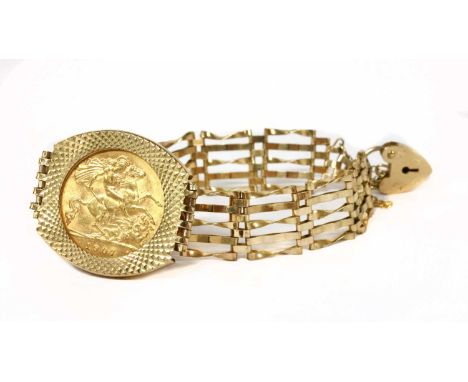 A 9ct gold five row gate bracelet, with a 1907 half sovereign centrepiece, 10.73g