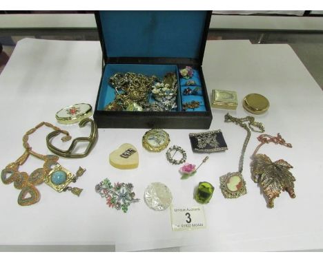 A mixed lot of vintage costume jewellery in jewellery box