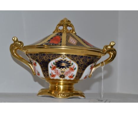 A Royal Crown Derby 1128 pattern two handled  pedestal vase and cover , printed mark (first quality)