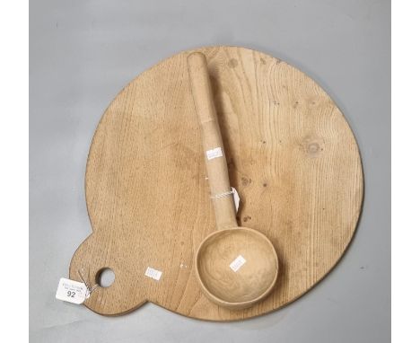 Light elm baking slab together with a beech cawl spoon. (2) (B.P. 21% + VAT)