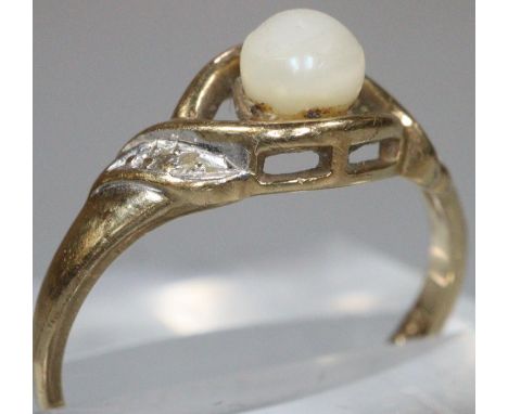 9ct gold and faux pearl dress ring.  1.4g approx.  Size K.   (B.P. 21% + VAT) 