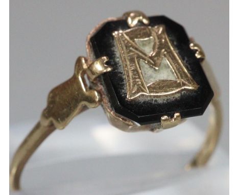 9ct gold and black enamel mourning ring with initials.  1.7g approx.  size M1/2.   (B.P. 21% + VAT) 