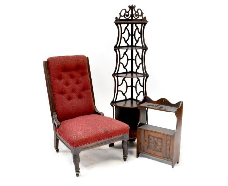 An Edwardian oak-framed nursing chair with button back red upholstery, a reproduction five-tier corner whatnot, height 138cm 