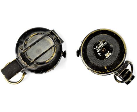 A WWII period military pocket compass inscribed 'T.G. Co Ltd, London no.39938, 1940 MkIII'. CONDITION REPORT From the collect