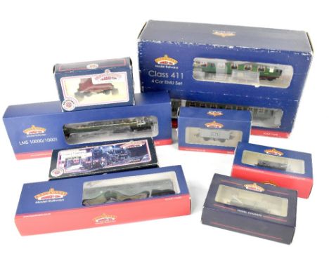 A group of eight boxed Bachmann OO gauge items (scale 1:76/00) to include a Class 4 11 Four Car Emu set, 7126 31-426A, Late S