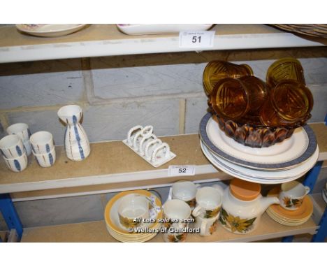 *SHELF OF GLASSWARE, PORCELAIN WARE AND COLLECTABLES