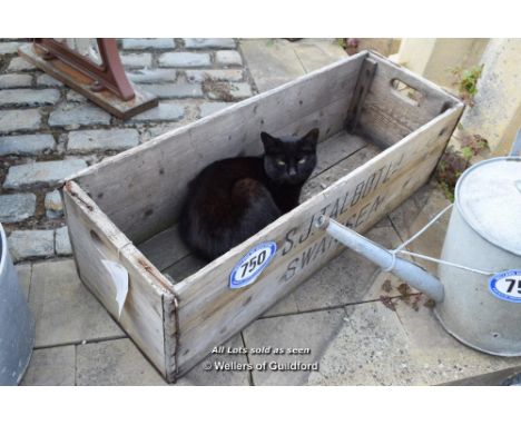 *SWANSEA VINTAGE CRATE (CAT NOT INCLUDED)