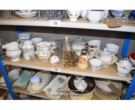 *SHELF OF GLASSWARE, PORCELAIN WARE AND COLLECTABLES