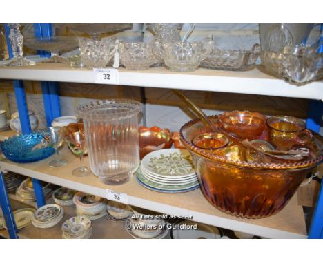 *SHELF OF GLASSWARE, PORCELAIN WARE AND COLLECTABLES