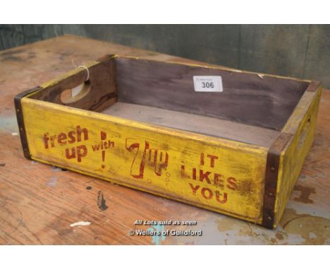 *VINTAGE STYLE 'SEVEN UP' CRATE