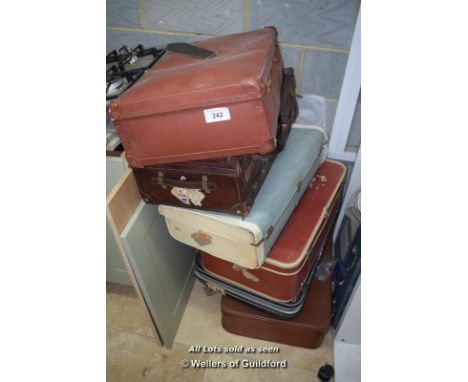 *SIX MIXED VINTAGE SUITCASES