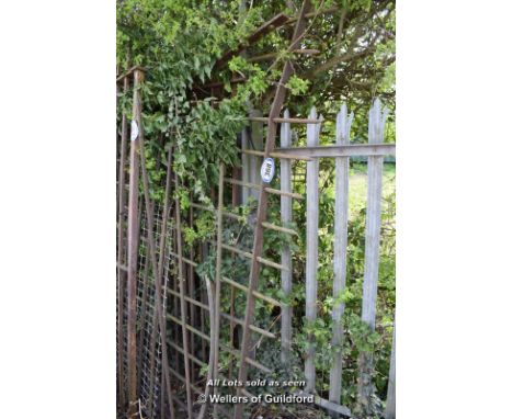 *QUANTITY OF MIXED CAST IRON RAILING SECTIONS
