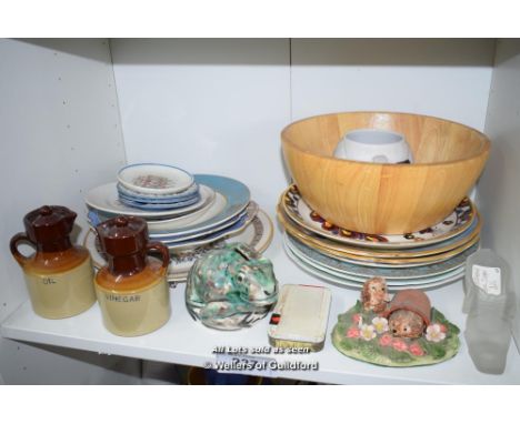 *SHELF OF MAINLY MIXED PORCELAIN WARE